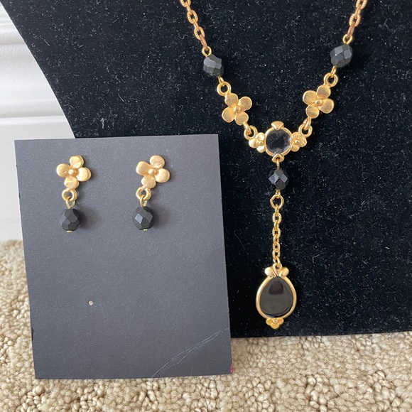 NECKLACE & EARRING set in black and gold - Picture 2 of 3